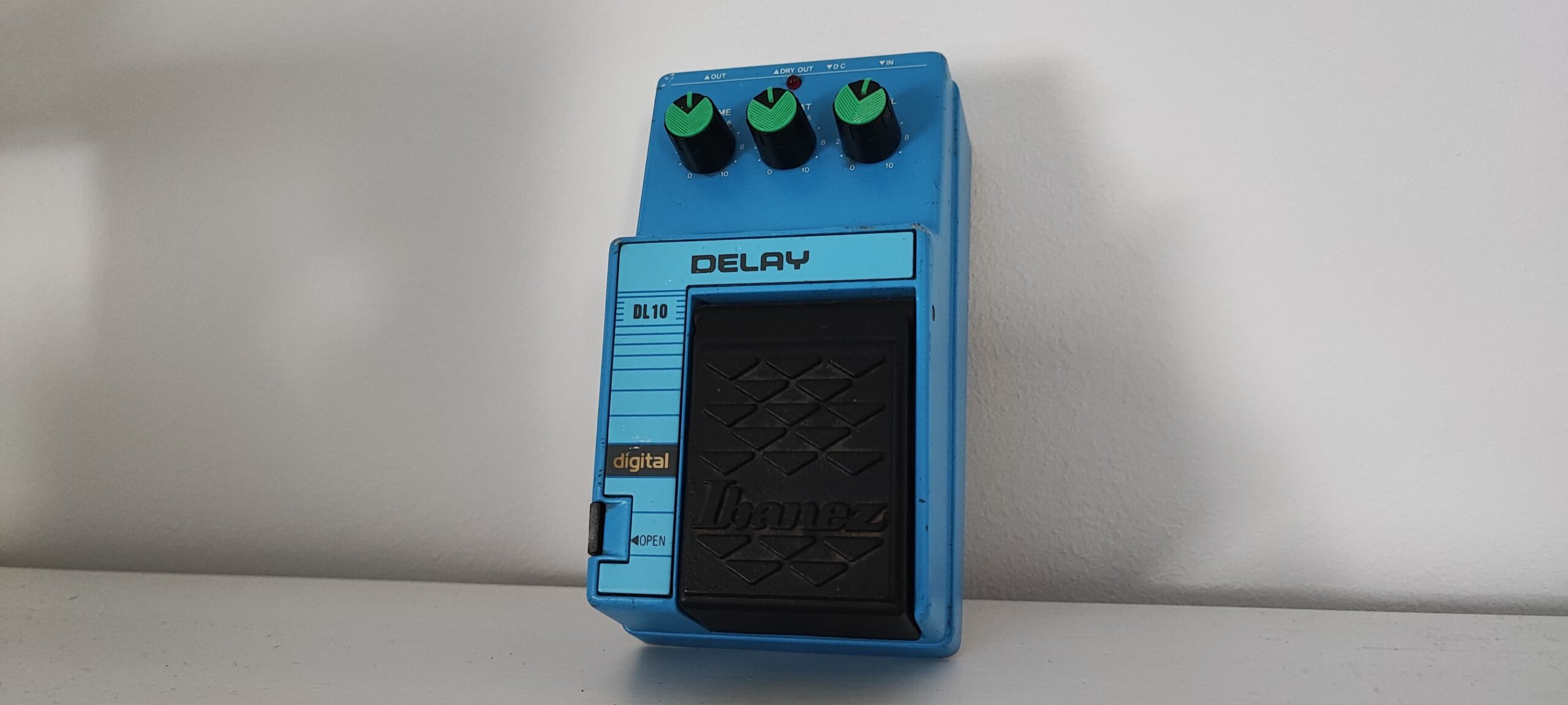ギター IBANEZ DL-10 Digital Delay Ibanez DL10 Digital Delay Guitar Effect Pedal - Made In